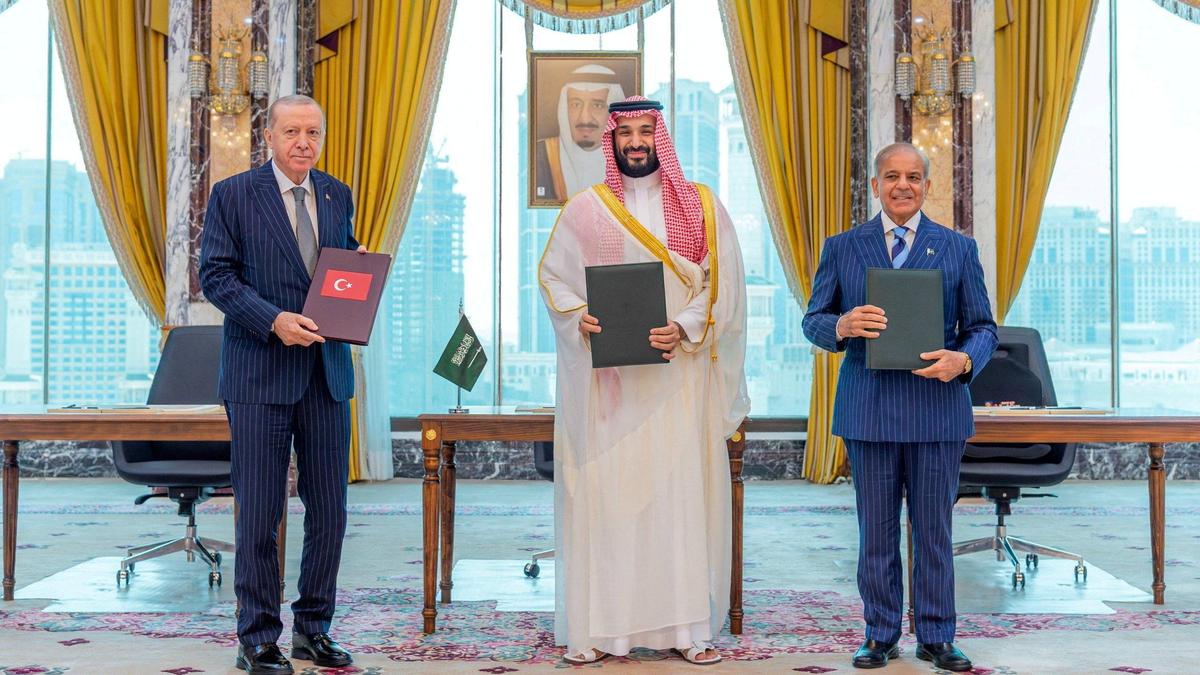August 7, 2026: Turkish President Recep Tayyip Erdoğan, Saudi Crown Prince and Prime Minister Mohammed bin Salman, and Pakistani Prime Minister Shehbaz Sharif capture a defining moment in Mecca following the signing of a mutual defense treaty.